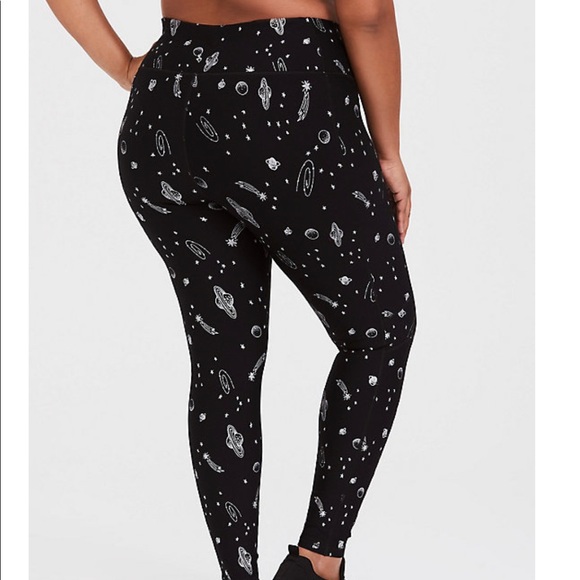 Torrid 'Space Jam' Black Active Leggings Size 2 - Picture 2 of 8